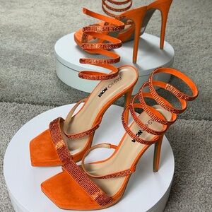 🧡🍊Orange Rhinestone Platform Heels 7.5